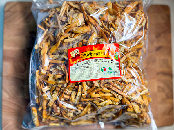 Нитка ЖАРЕНАЯ "Чеснок с зеленью" Oktobersnack 1 кг (сырный продукт) в Хасавюрте