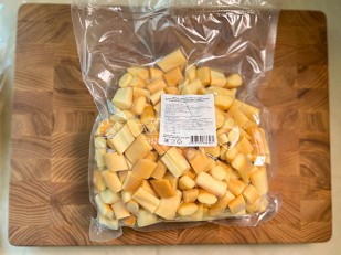 Бастони Снеки сыровяленые с можжевельником: Сырный продукт ФЕРМЕРСКИЙ бочонок копченый