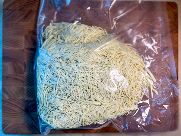 Сырный продукт ФЕРМЕРСКИЙ паутинка  укроп/чеснок в Хасавюрте