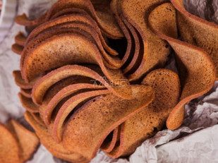 Рыбные снеки: Ресторанные гренки с креветкой